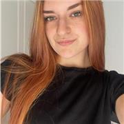 Soy traductora, con un nivel C1-C2 de inglés y doy clases para todos los niveles y para todas las edades